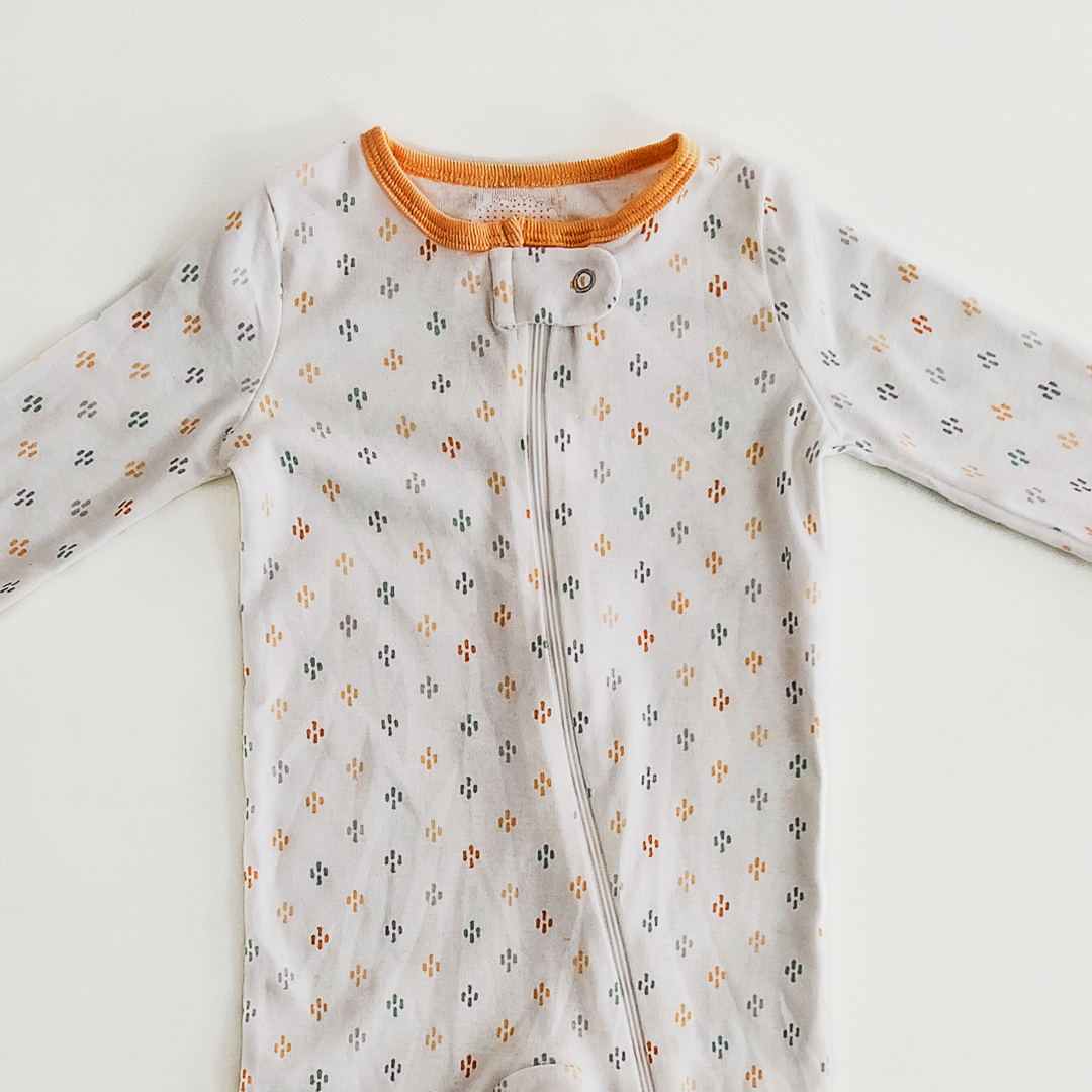 WHITE PATTERNED SLEPPSUIT