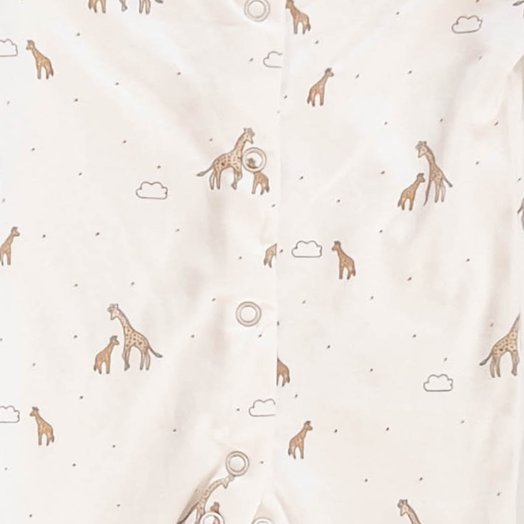 WHITE GIRAFFE PATTERNED SLEEPSUIT
