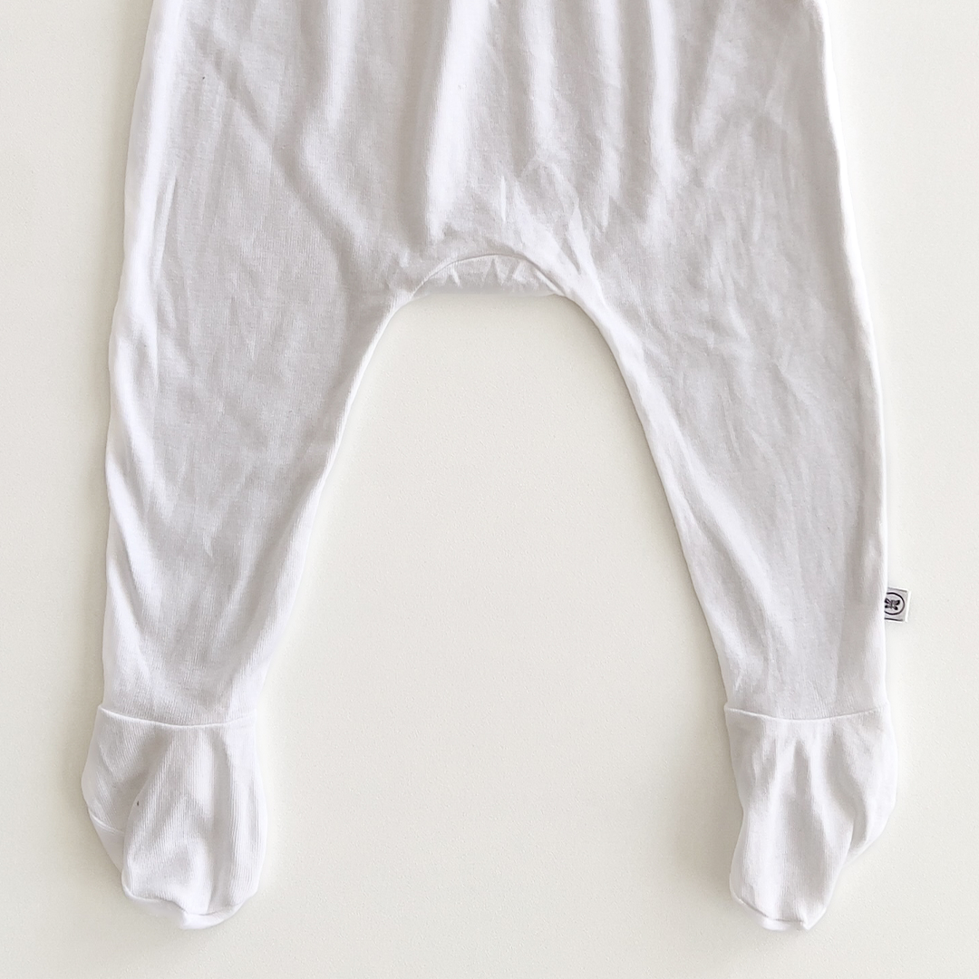 WHITE COTTON PANTS WITH SOCKS