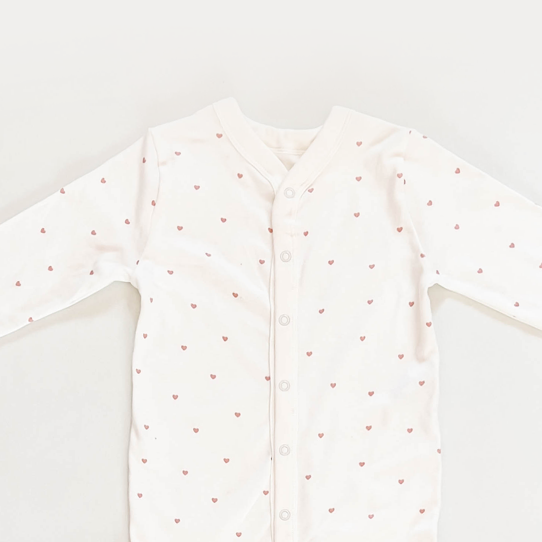 LOVE PATTERNED WHITE SLEEPSUIT