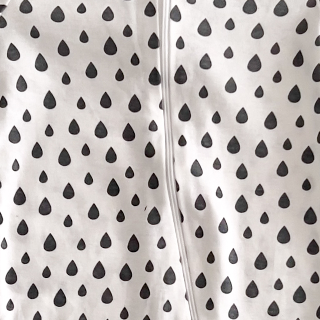 BLACK DROPLET PRINTED WHITE SLEEPSUIT