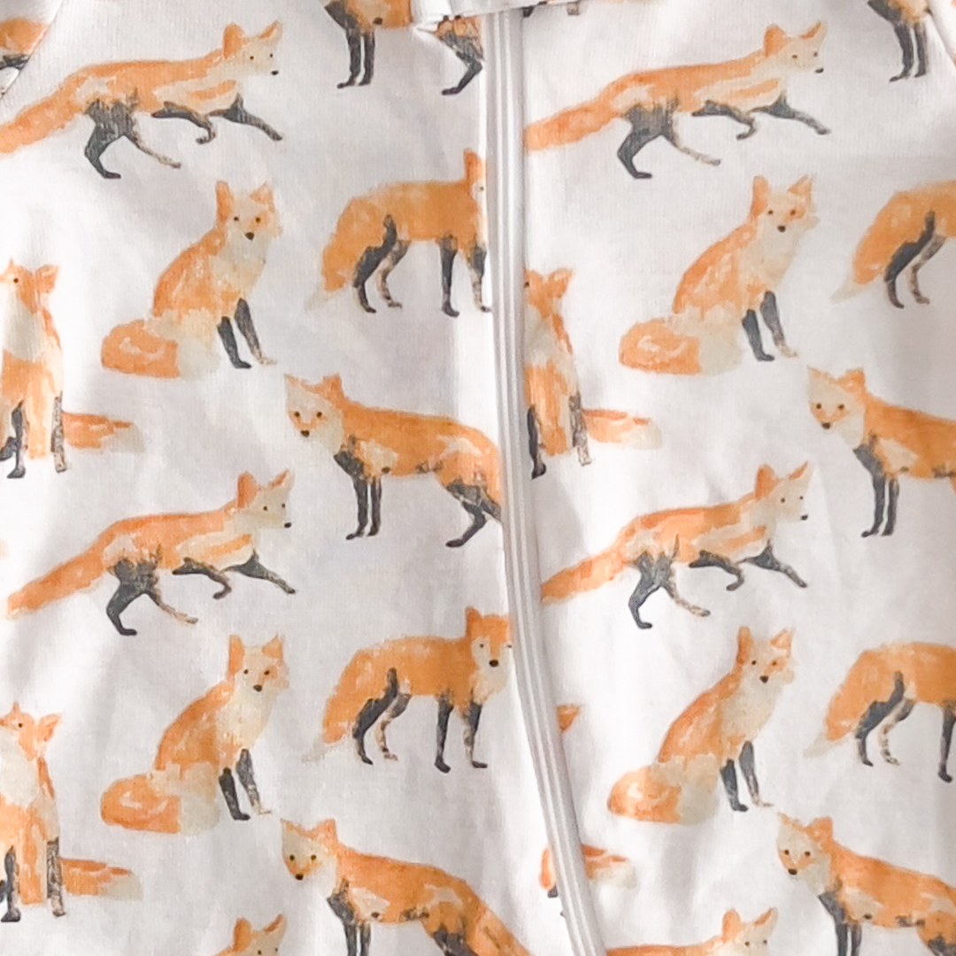 DEXTER FOX PATTERNED SLEEPSUIT