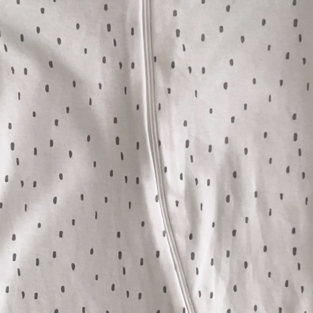 GG GREY AND WHITE PATTERNED SLEEPSUIT