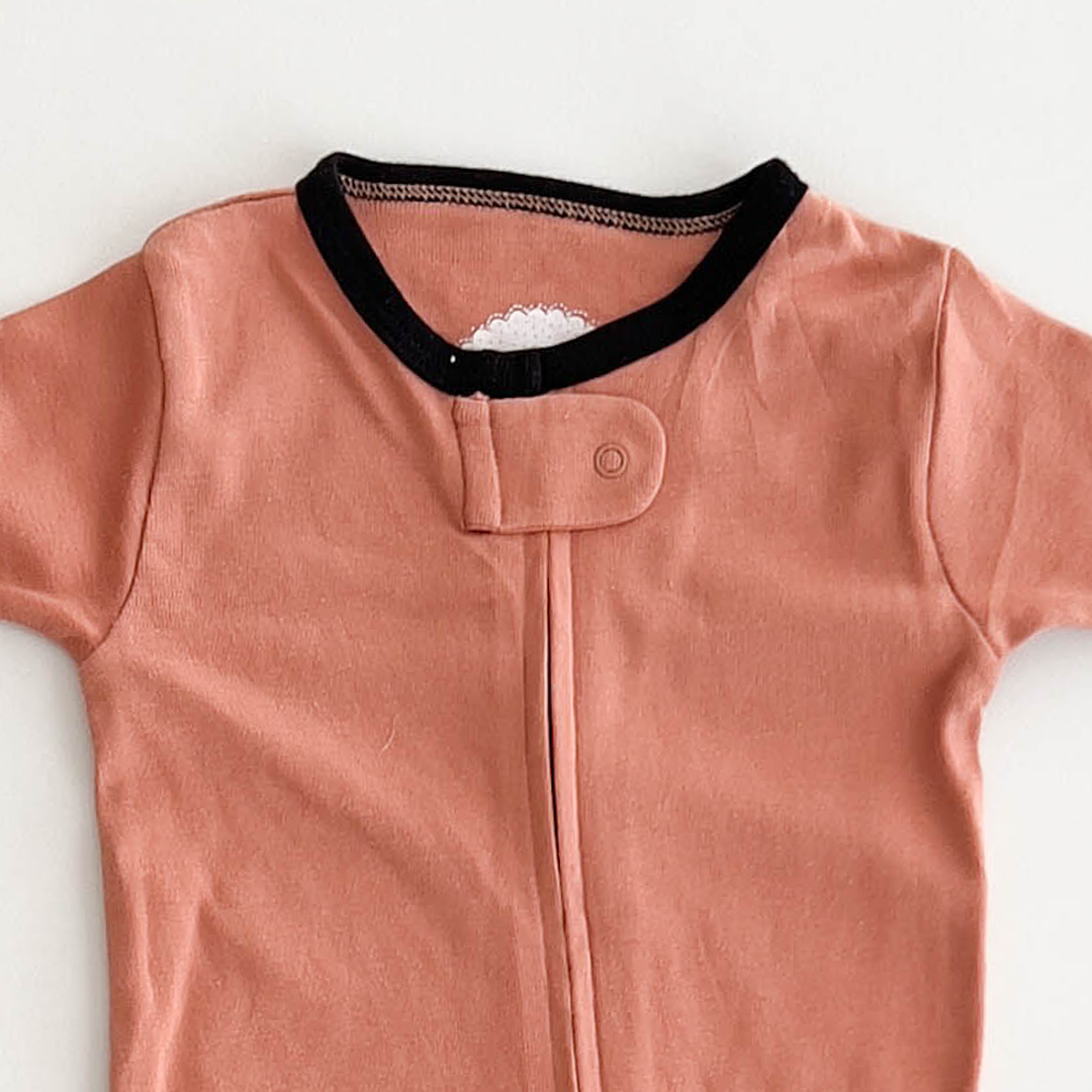 CINNAMON PLAIN SLEEPSUIT