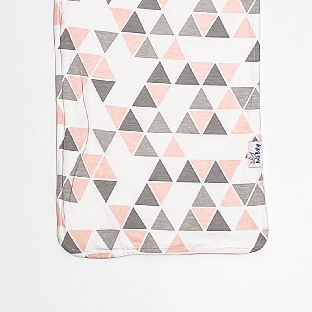 TRIANGLE PATTERNED BURP CLOTHES