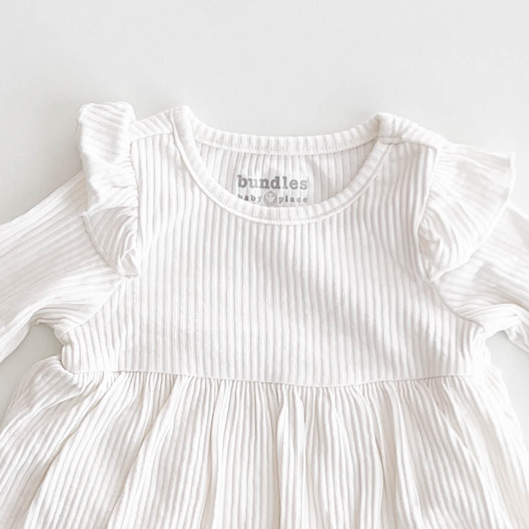 WHITE RIBBED FRILLED FORCK