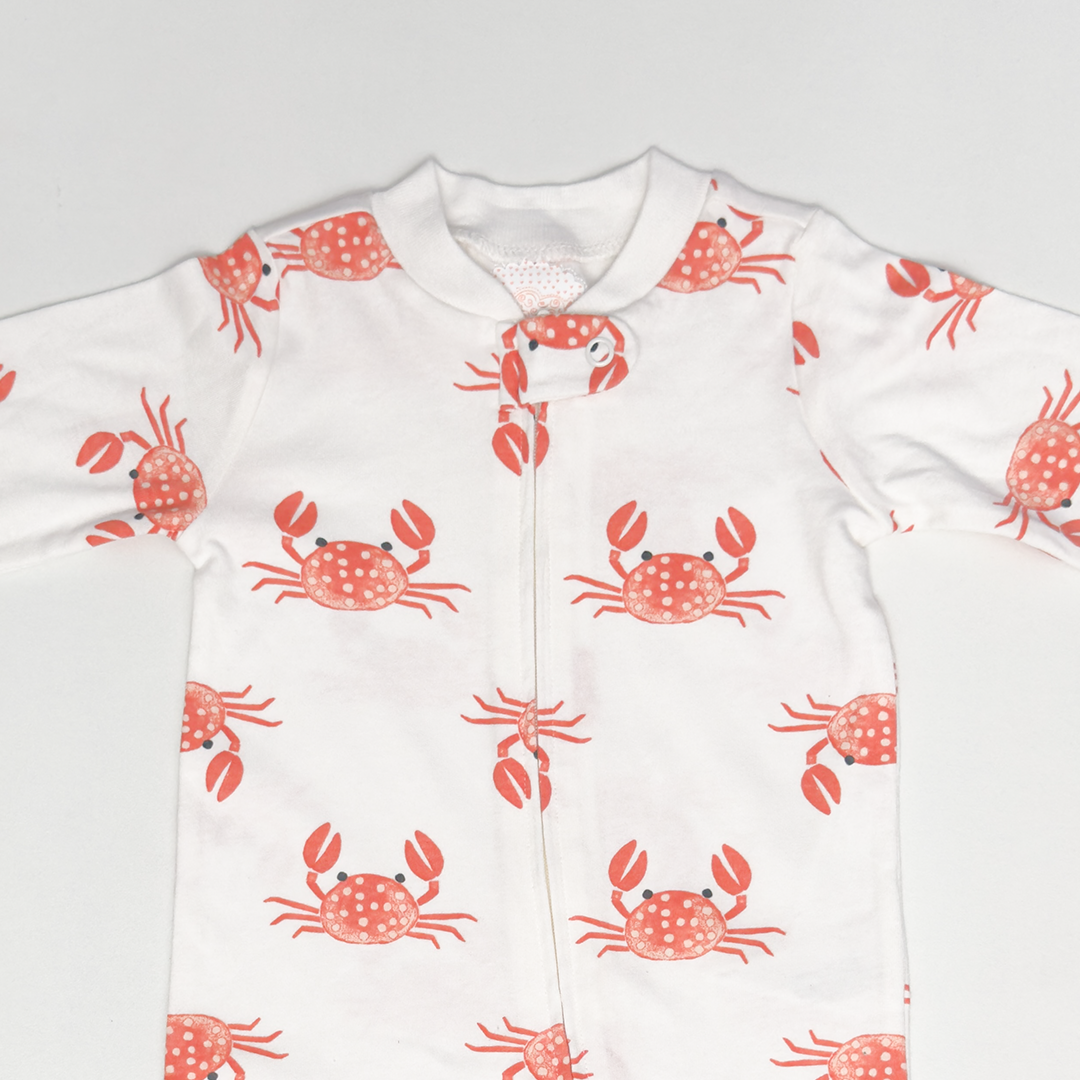 WHITE CRAB PATTERNED SLEEPSUIT