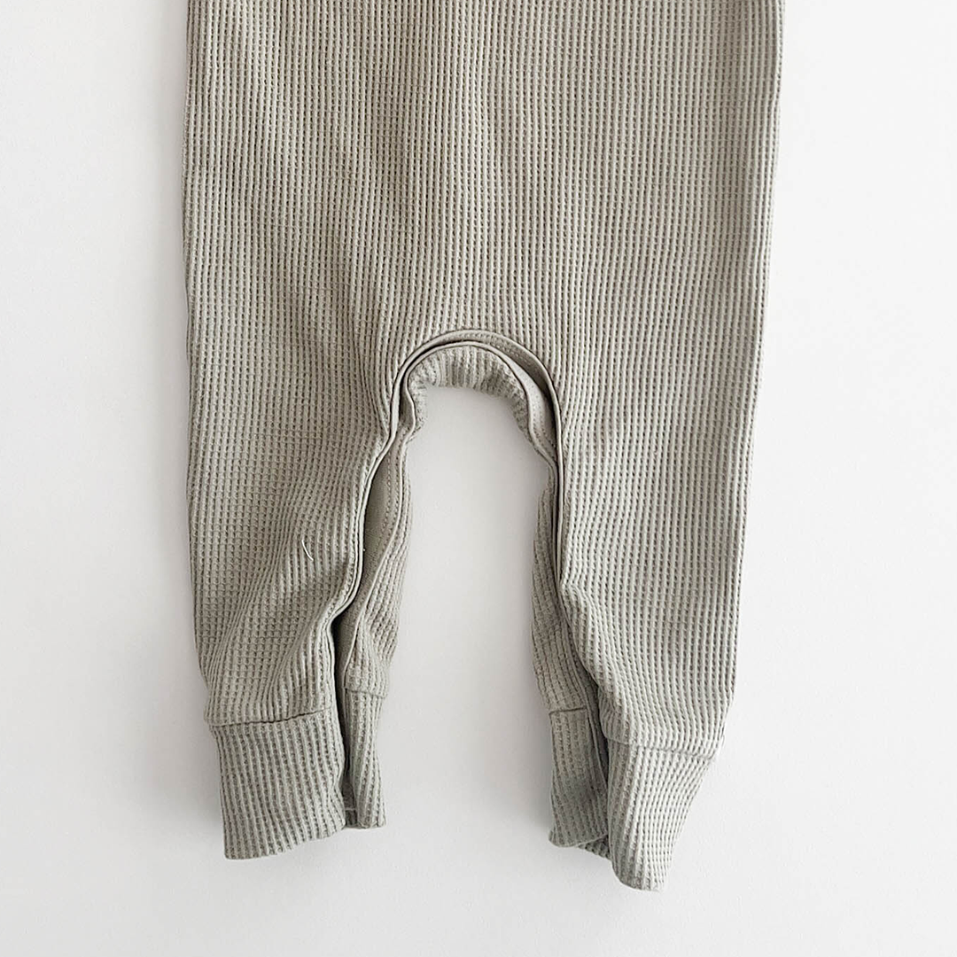 PASTEL GREEN RIBBED KNITED ROMPER