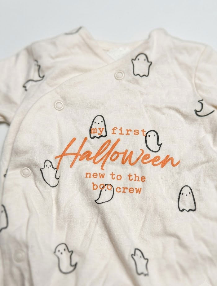 Off white printed button sleepsuit