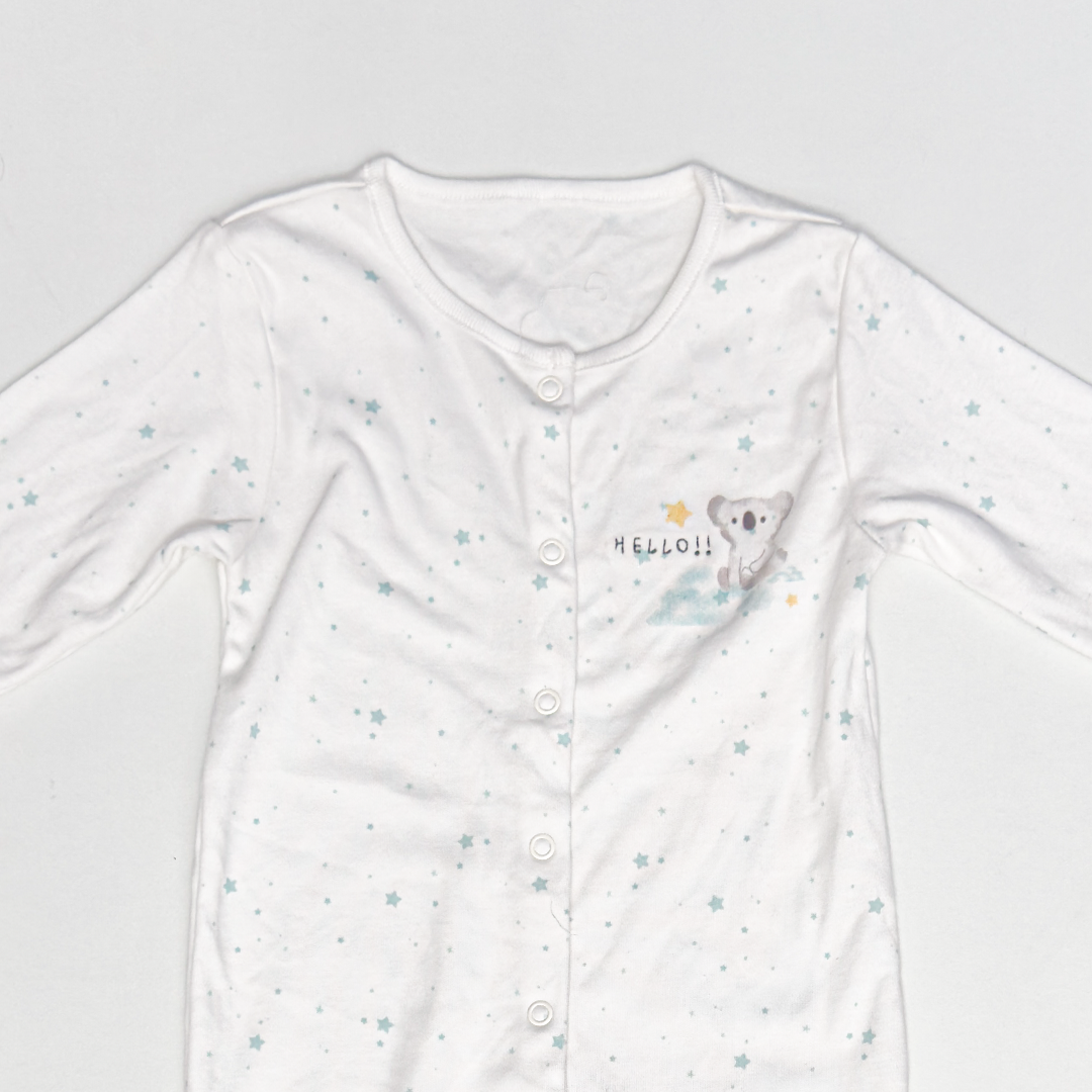 WHITE STAR PRINTED SLEEPSUIT