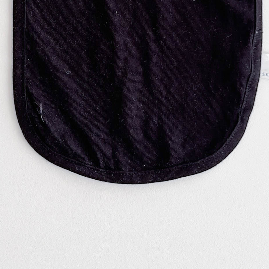 PLAIN BLACK ROUND BIB