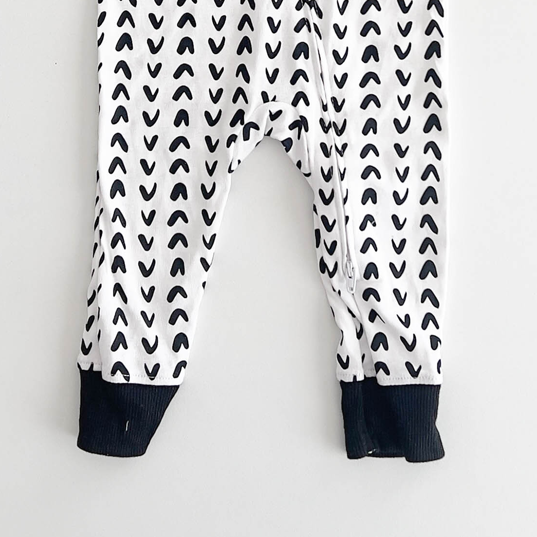 BLACK AND WHITE PATTERNED ROMPER