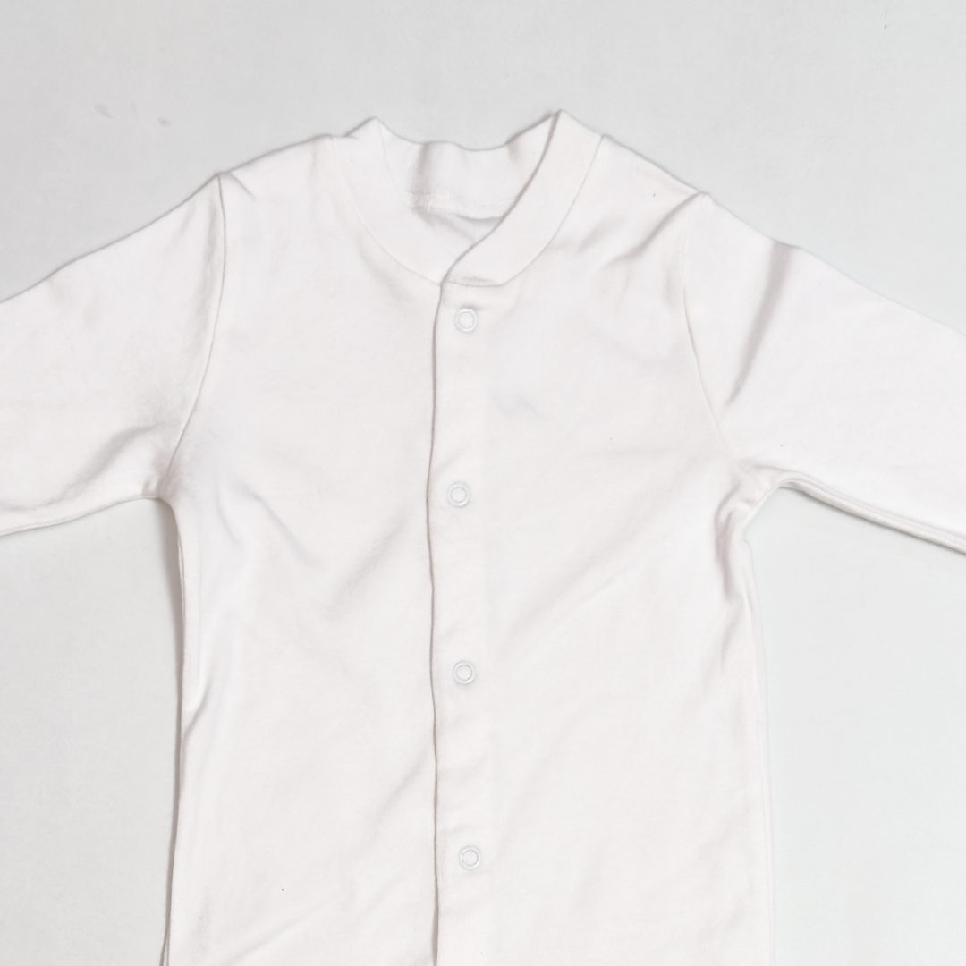 WHITE BUTTON TYPE SLEEPSUIT