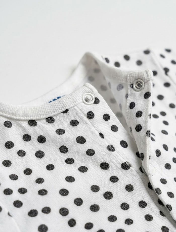 Black dotted button sleep suit
