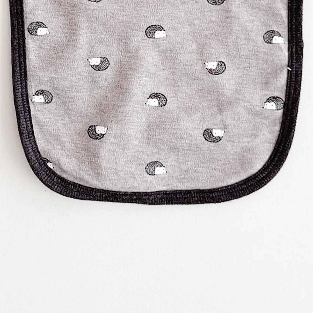 GREY PRINTED ROUND BIBS