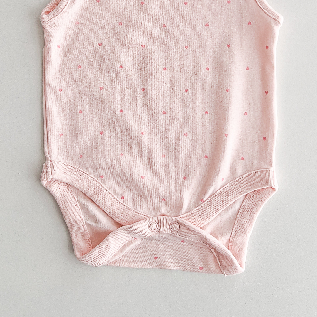 SLEEVLESS LOVE PRINT ONESIE