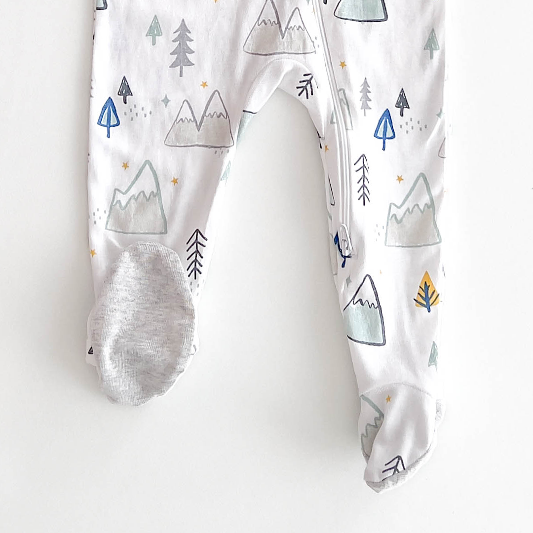 WHITE PRINTED SLEEPSUIT