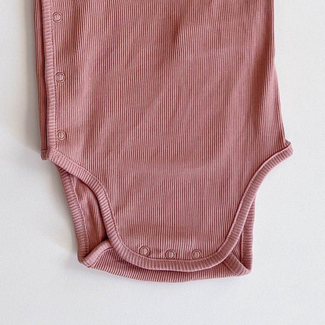 ROSYBROWN RIBBED ONESIE