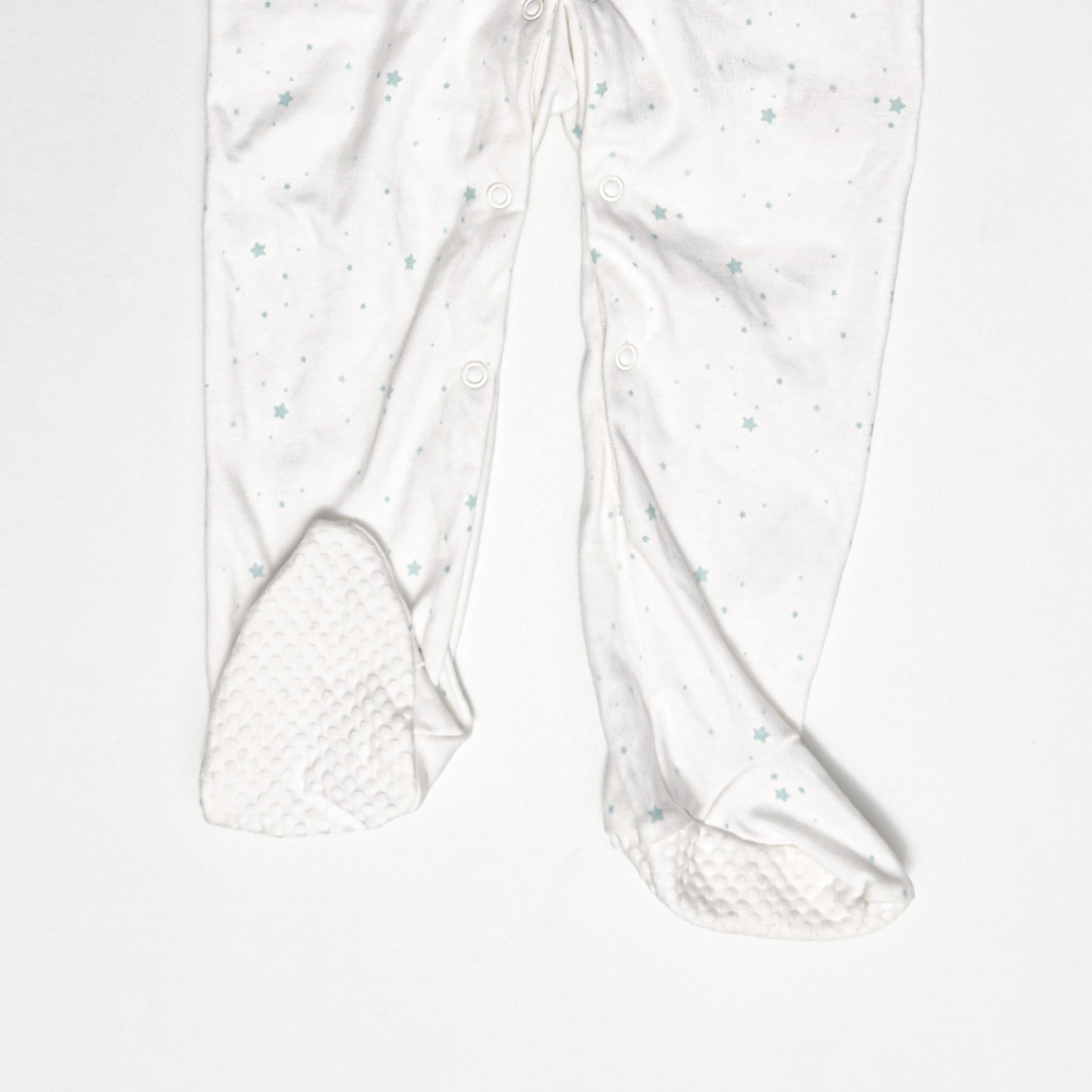 WHITE STAR PRINTED SLEEPSUIT