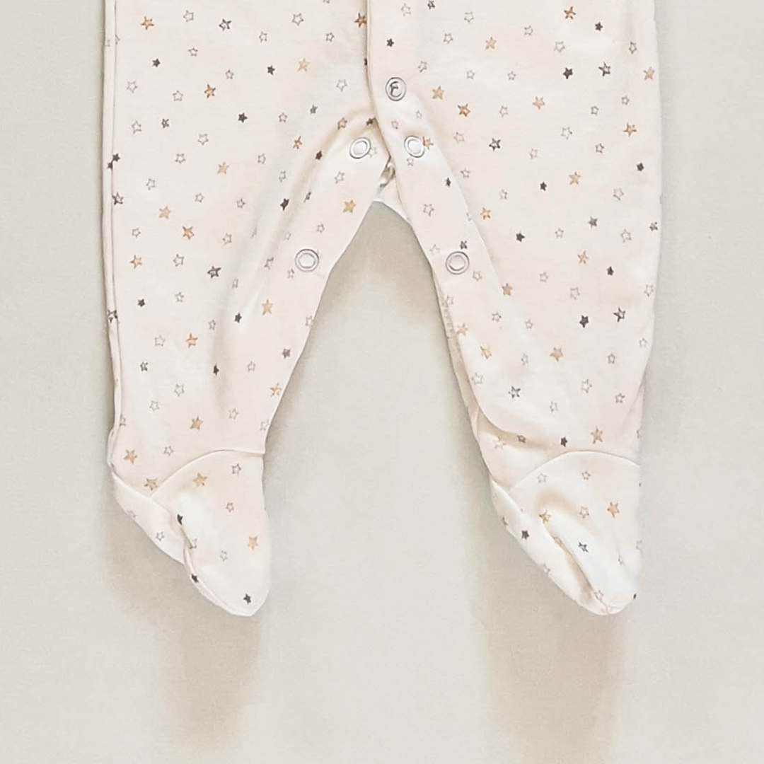 WHITE STAR PRINTED SLEEPSUIT