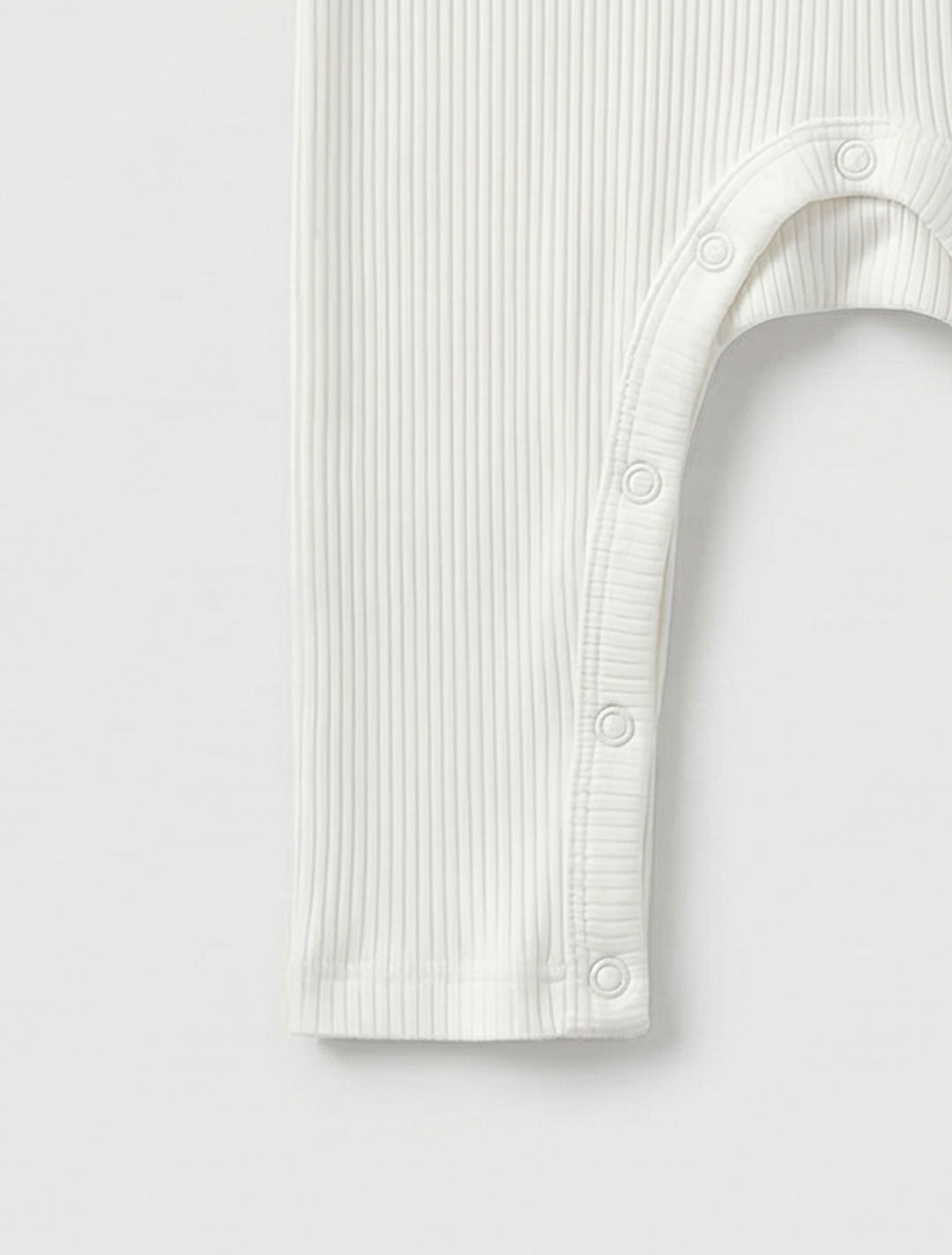 WHITE RUFFLED RIBBED ROMPER