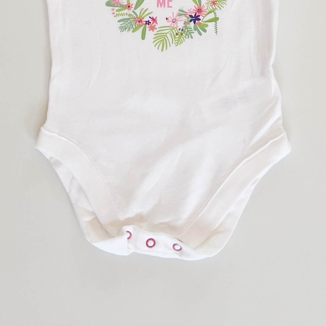WHITE PRINTED RUFFLED ONESIE