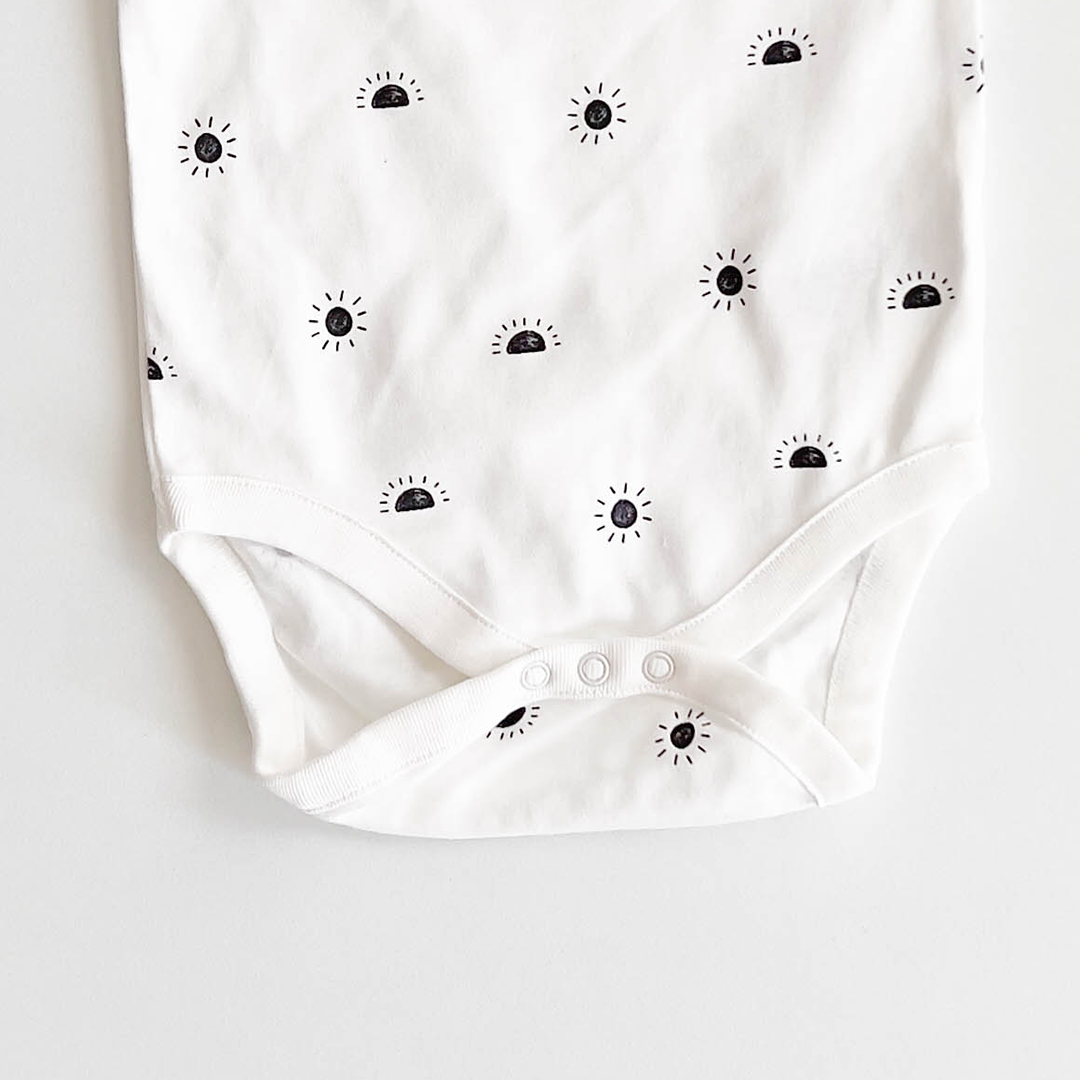 BLACK SUN PRINTED ONESIE