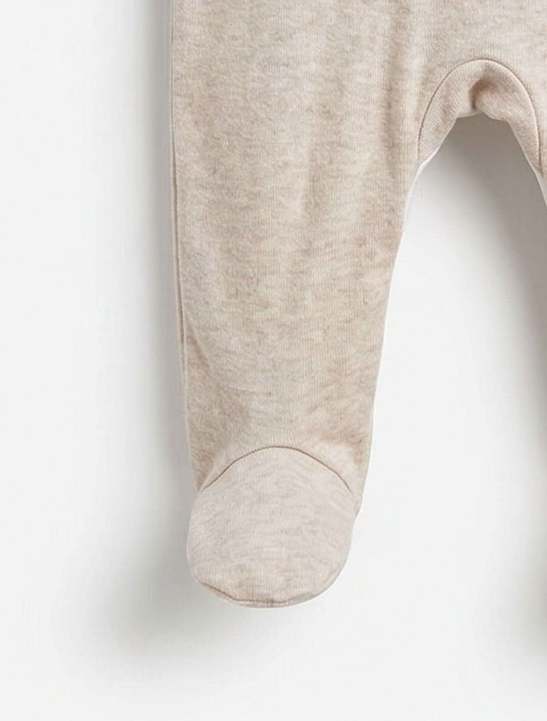 BEIGE WHITE PRINTED SLEEPSUIT