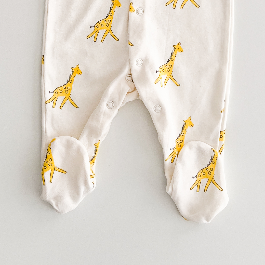 YELLOW GIRAFFE PRINTED SLEEPSUIT