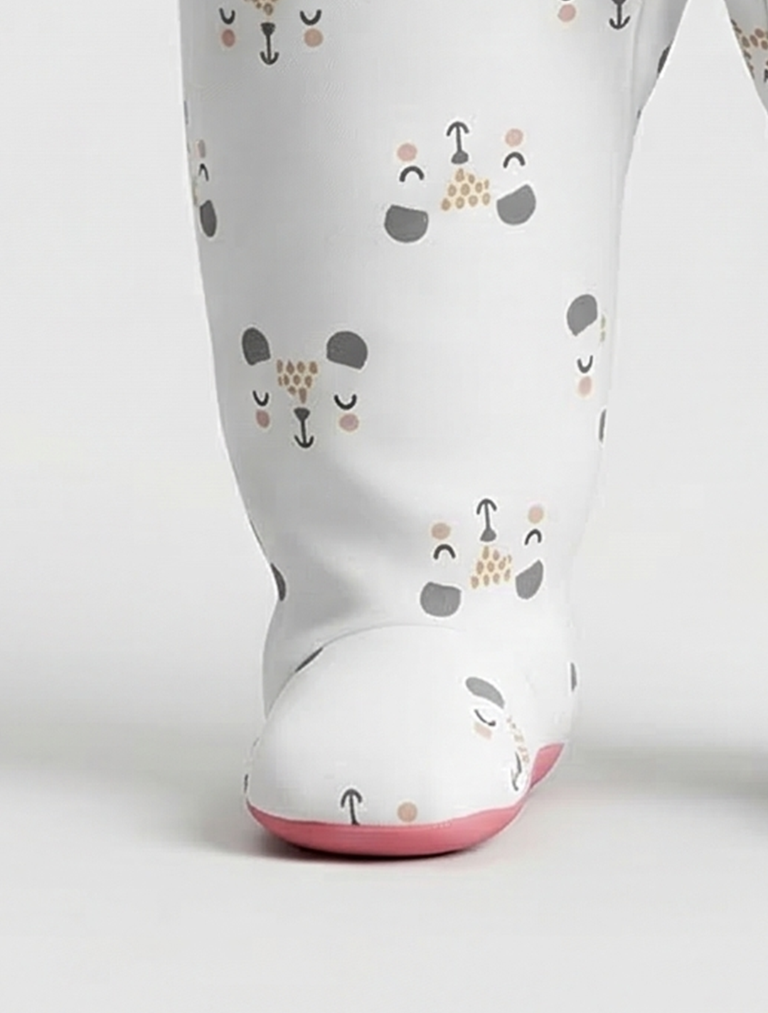 WHITE FACE PATTERNED SLEEPSUIT