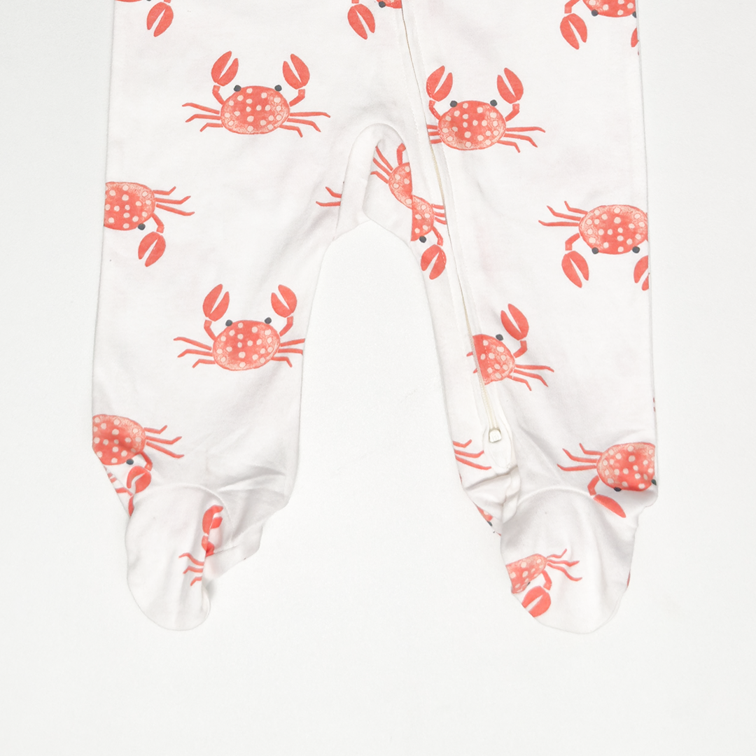 WHITE CRAB PATTERNED SLEEPSUIT