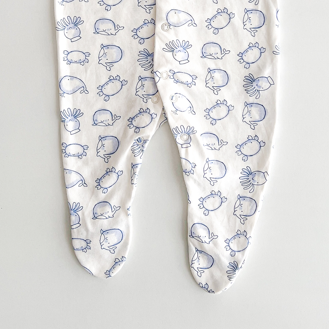 BLUE FISH PATTERNED SLEEPSUIT