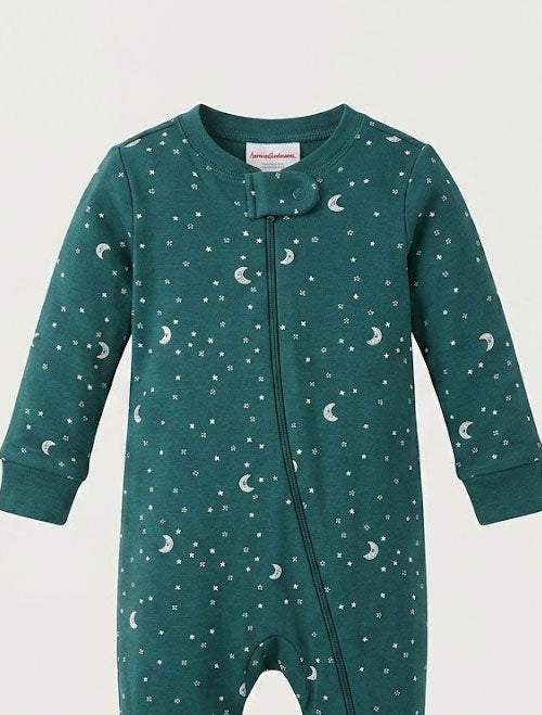 Green star printed zipper sleepsuit