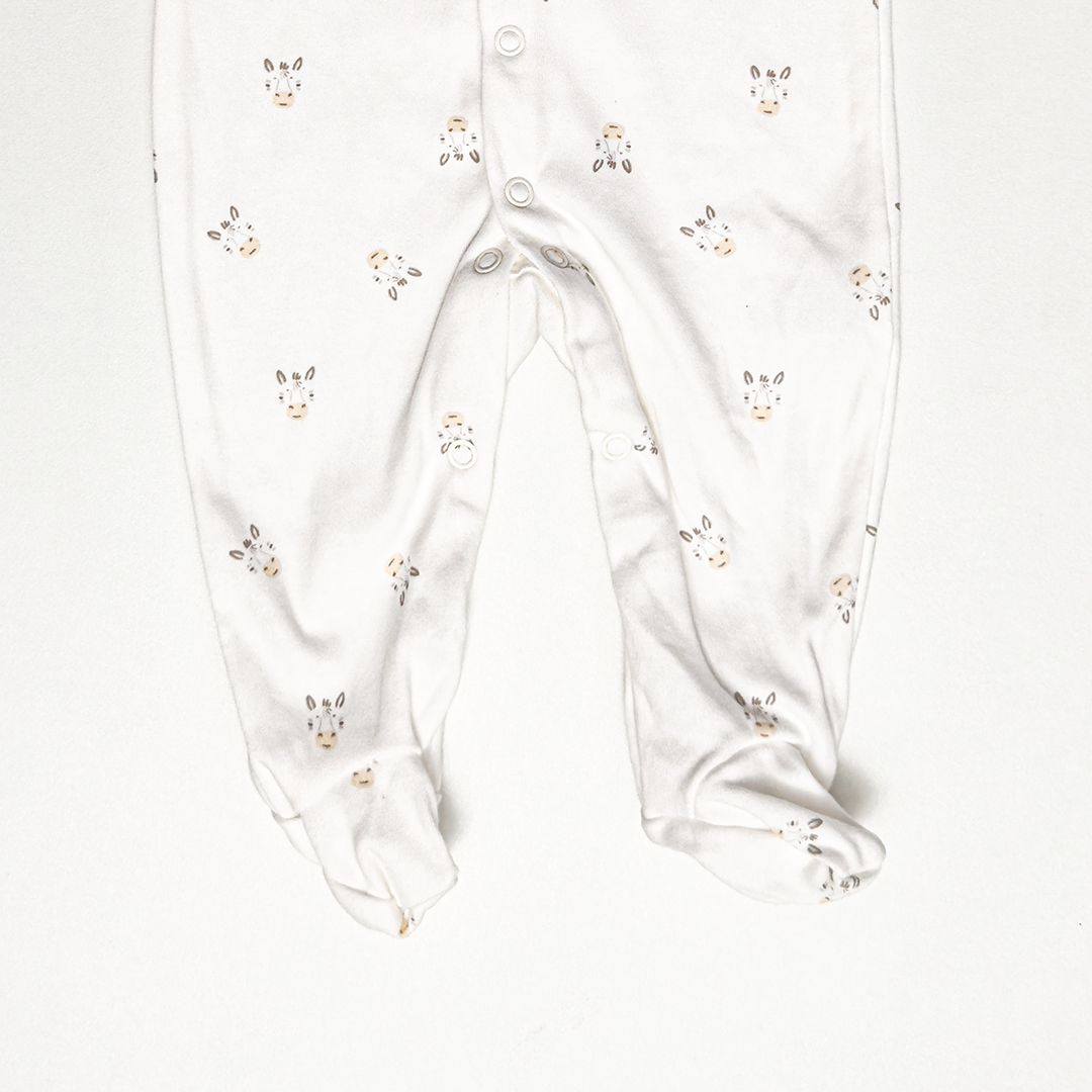 WHITE ZEBRA PATTERNED SLEEPSUIT