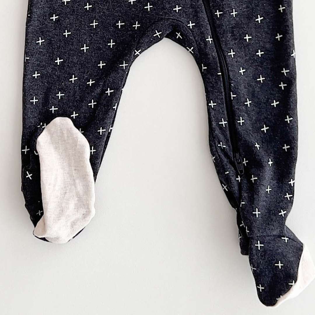 BLACK GREY PATTERNED SLEEPSUIT
