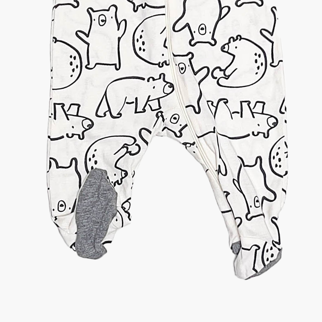 BLACK AND WHITE PRINTED SLEEPSUIT