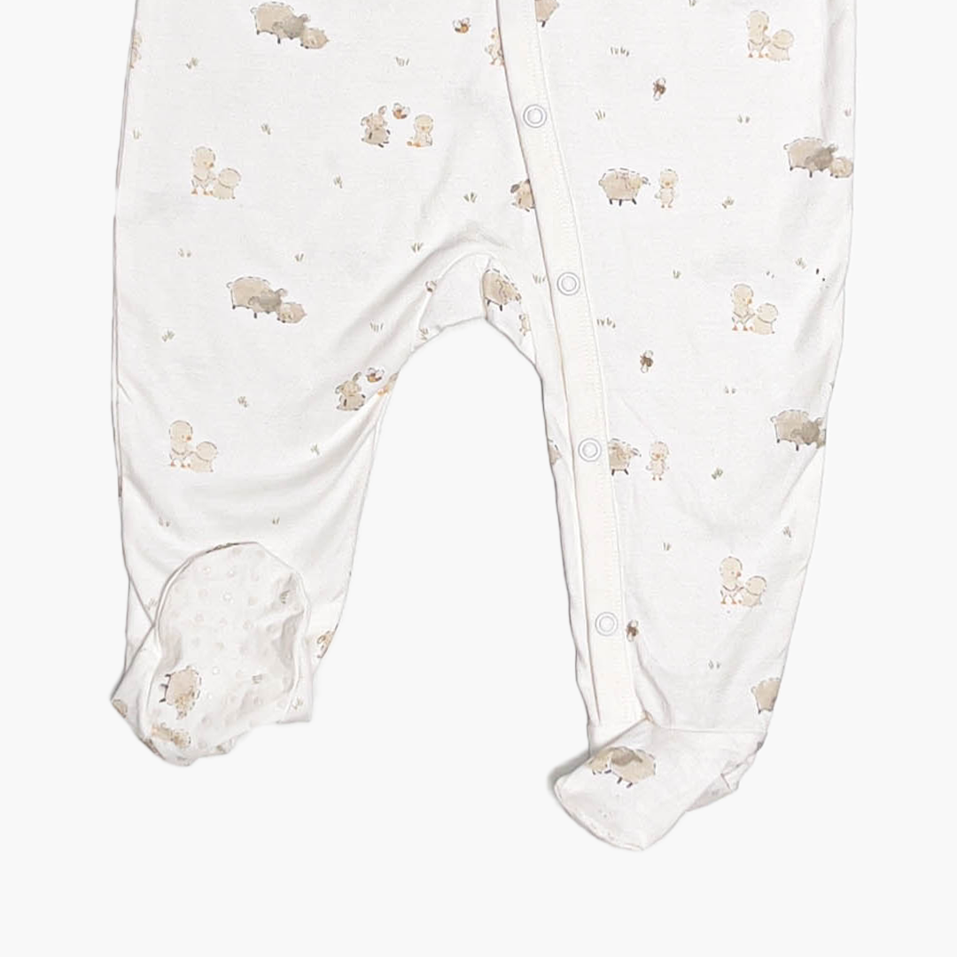 WHITE SHEEP PATTERNED SLEEPSUIT