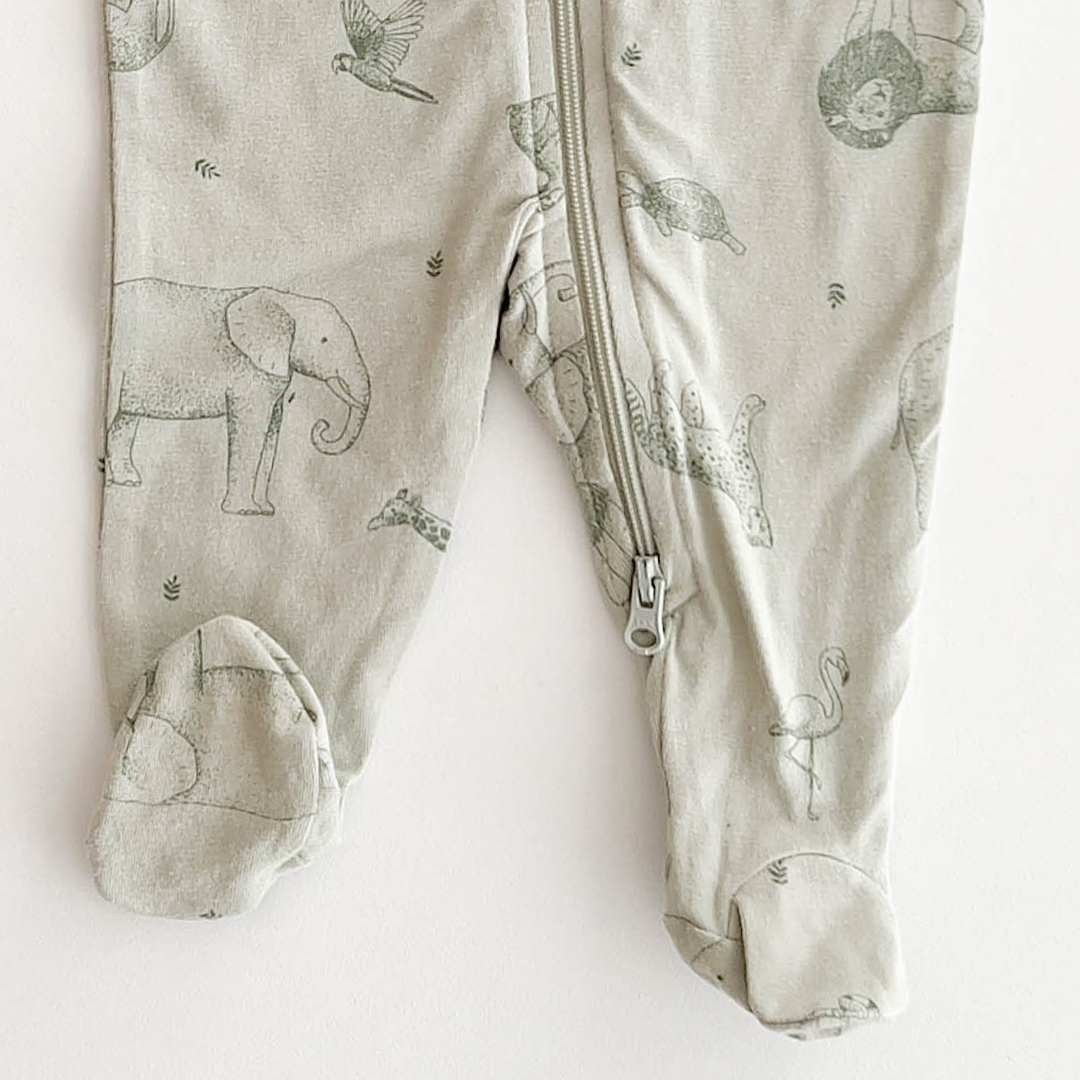 SEGE GREEN PRINTED SLEEPSUIT