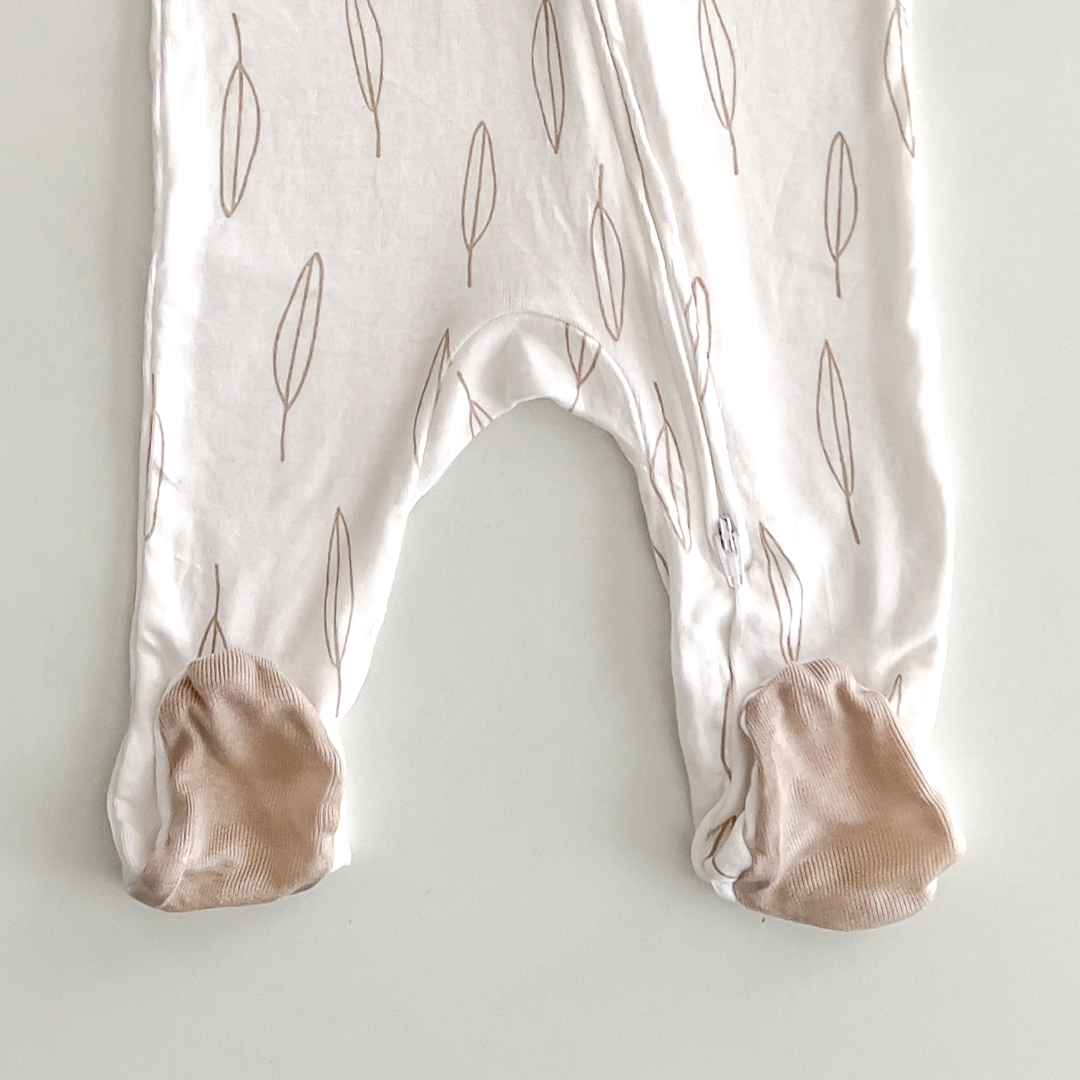 BEIGE AND WHITE LEAF PRINT SLEEPSUIT