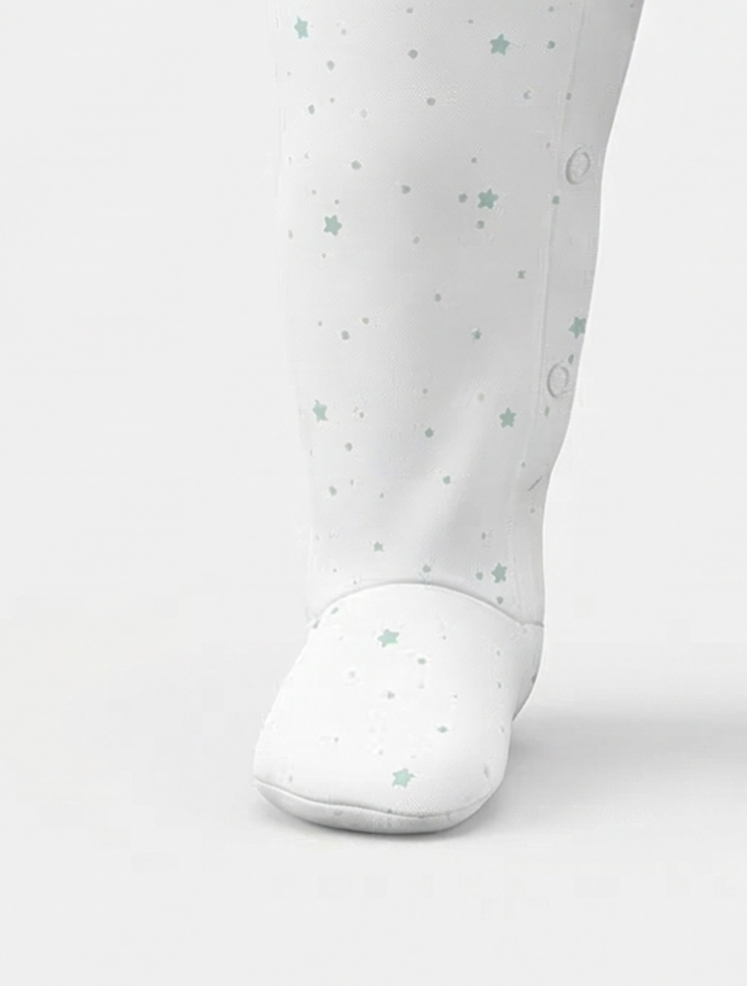 WHITE STAR PRINTED SLEEPSUIT
