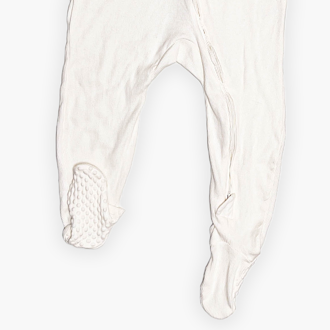 WHITE RIBBBED SLEEPSUIT
