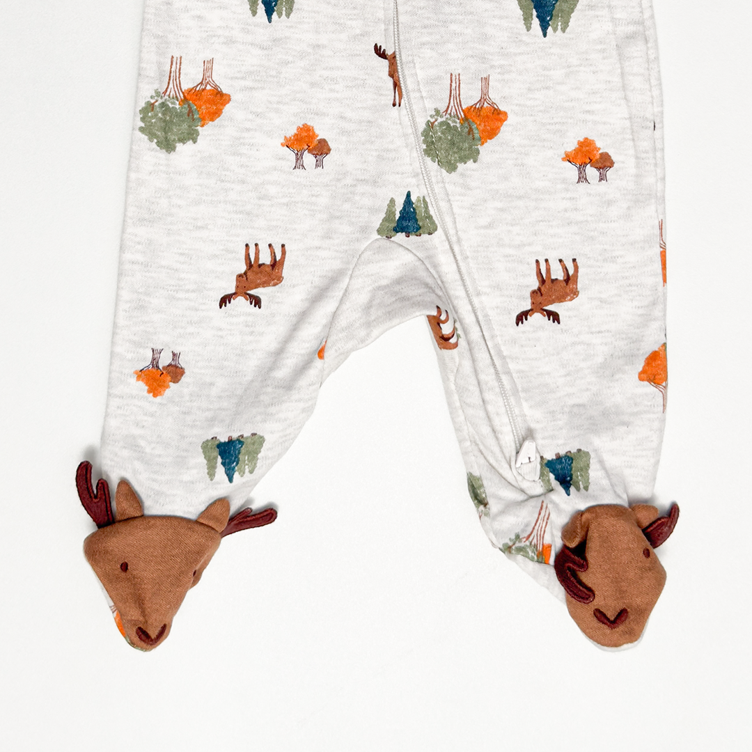 GREY DEER PRINTED SLEEPSUIT