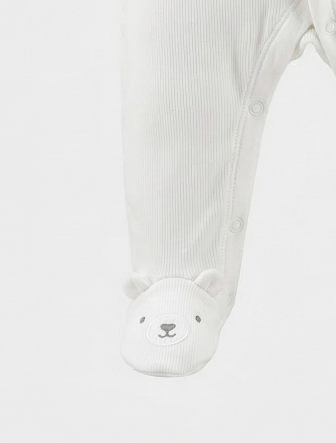WHITE RIBBED BEAR SLEEPSUIT
