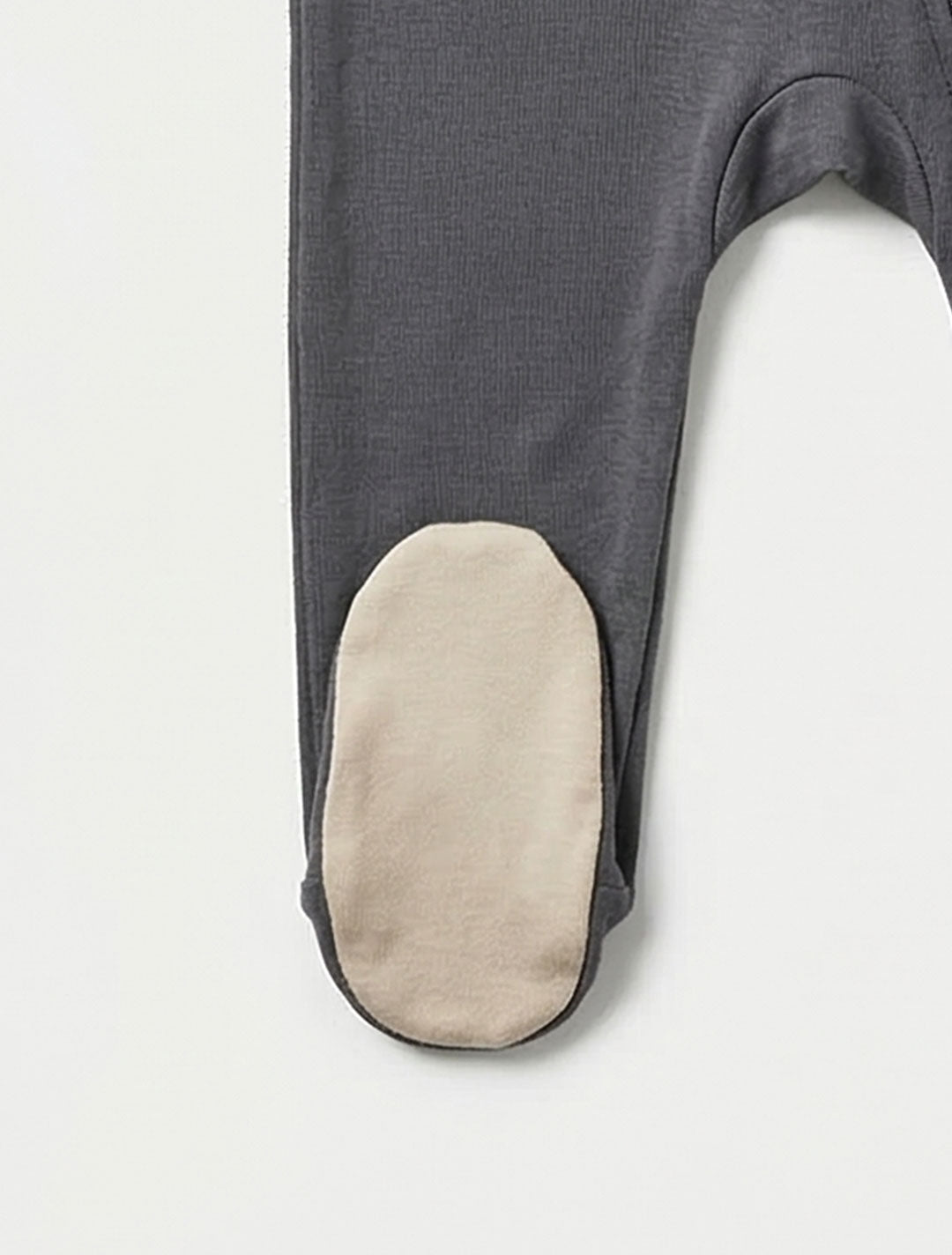GREY PLAIN SLEEPSUIT