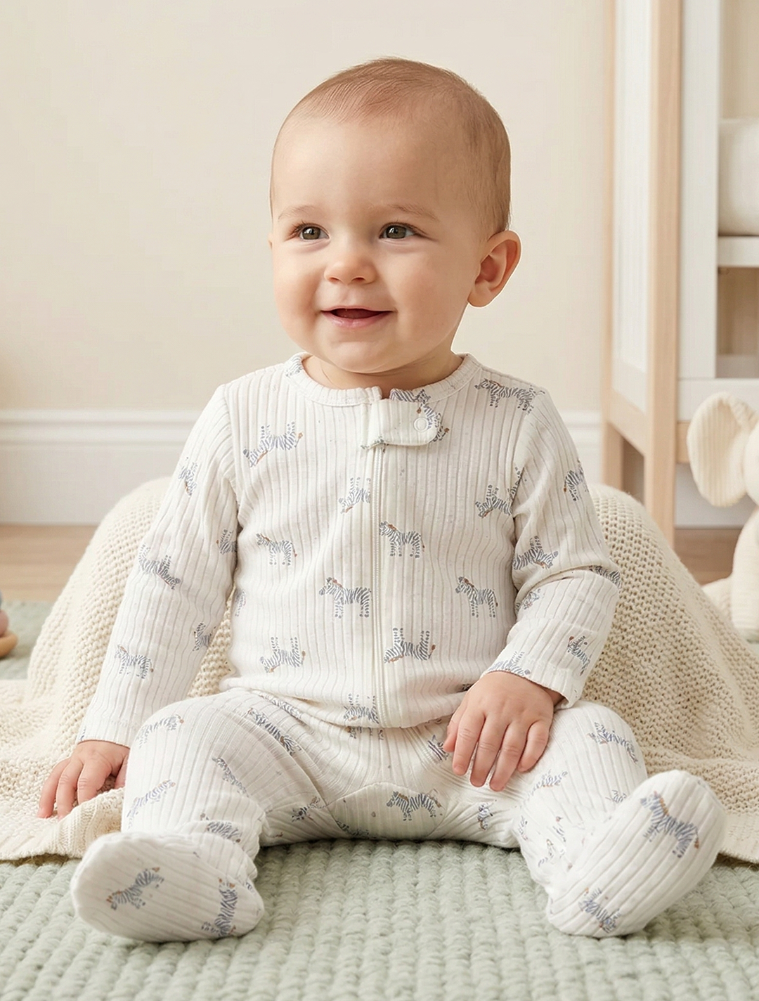 ZEBRA PATTERNED RIBBED WHITE SLEEPSUIT