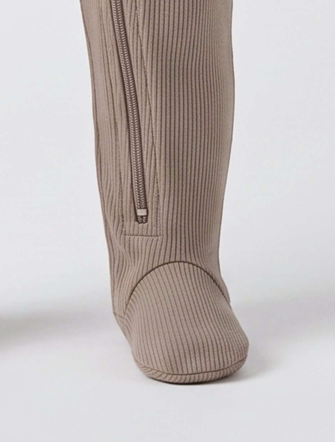 Beige ribbed zipper sleepsuit