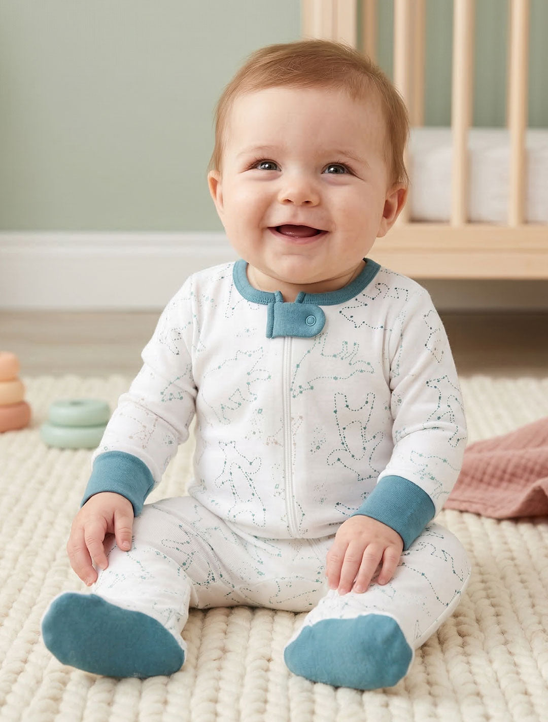 WHITE PRINTED SLEEPSUIT